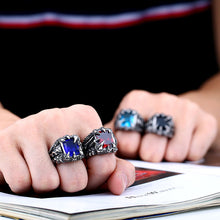 Chargez l'image dans la visionneuse de la galerie, Men's Vintage Crystal Dragon Claw Ring