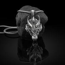 Laden Sie das Bild in den Galerie-Viewer. 3D DRAGON HEAD PENDANT