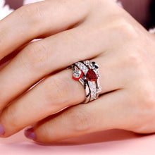 Laden Sie das Bild in den Galerie-Viewer. Halloween "Skull Couple" Heart Cut Ring Set