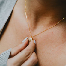 Laden Sie das Bild in den Galerie-Viewer. 925 Sterling Silver Womens Rotatable Sunflower Necklace